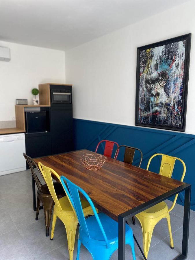 Logis Dans Ancien Relais De Poste Apartment Saint Julien Les Rosiers Bagian luar foto