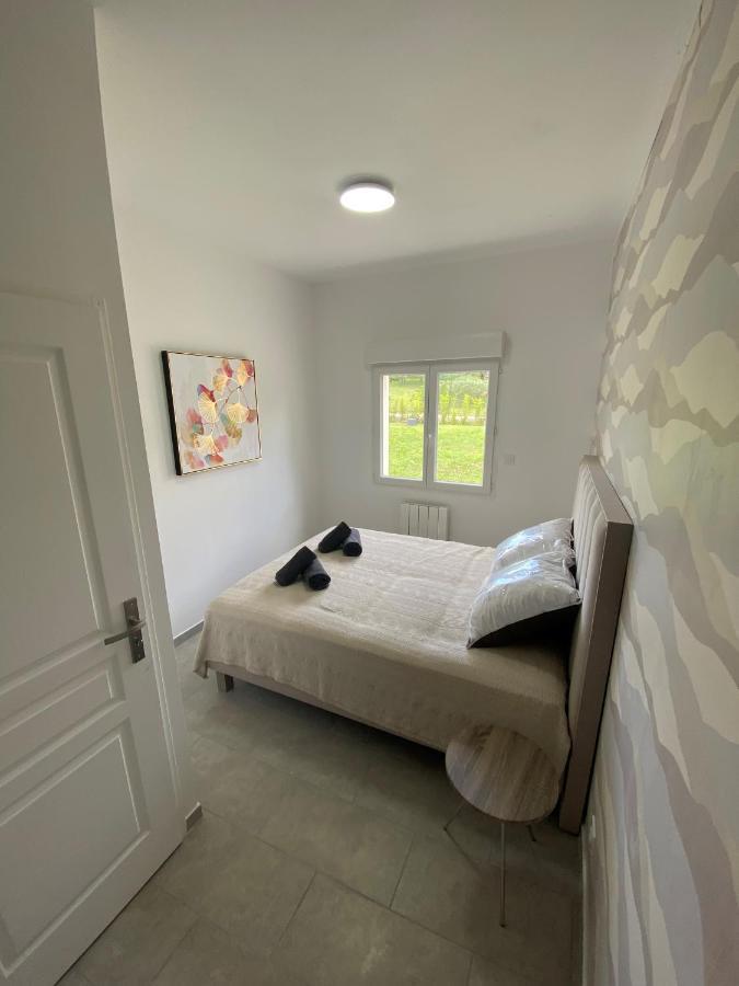 Logis Dans Ancien Relais De Poste Apartment Saint Julien Les Rosiers Bagian luar foto