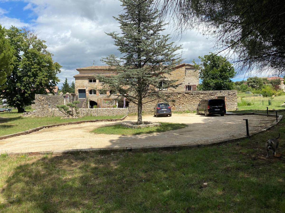 Logis Dans Ancien Relais De Poste Apartment Saint Julien Les Rosiers Bagian luar foto